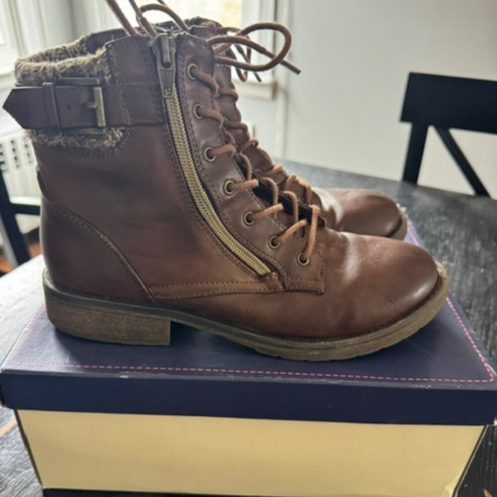 Girls brown Cherokee boots size 5